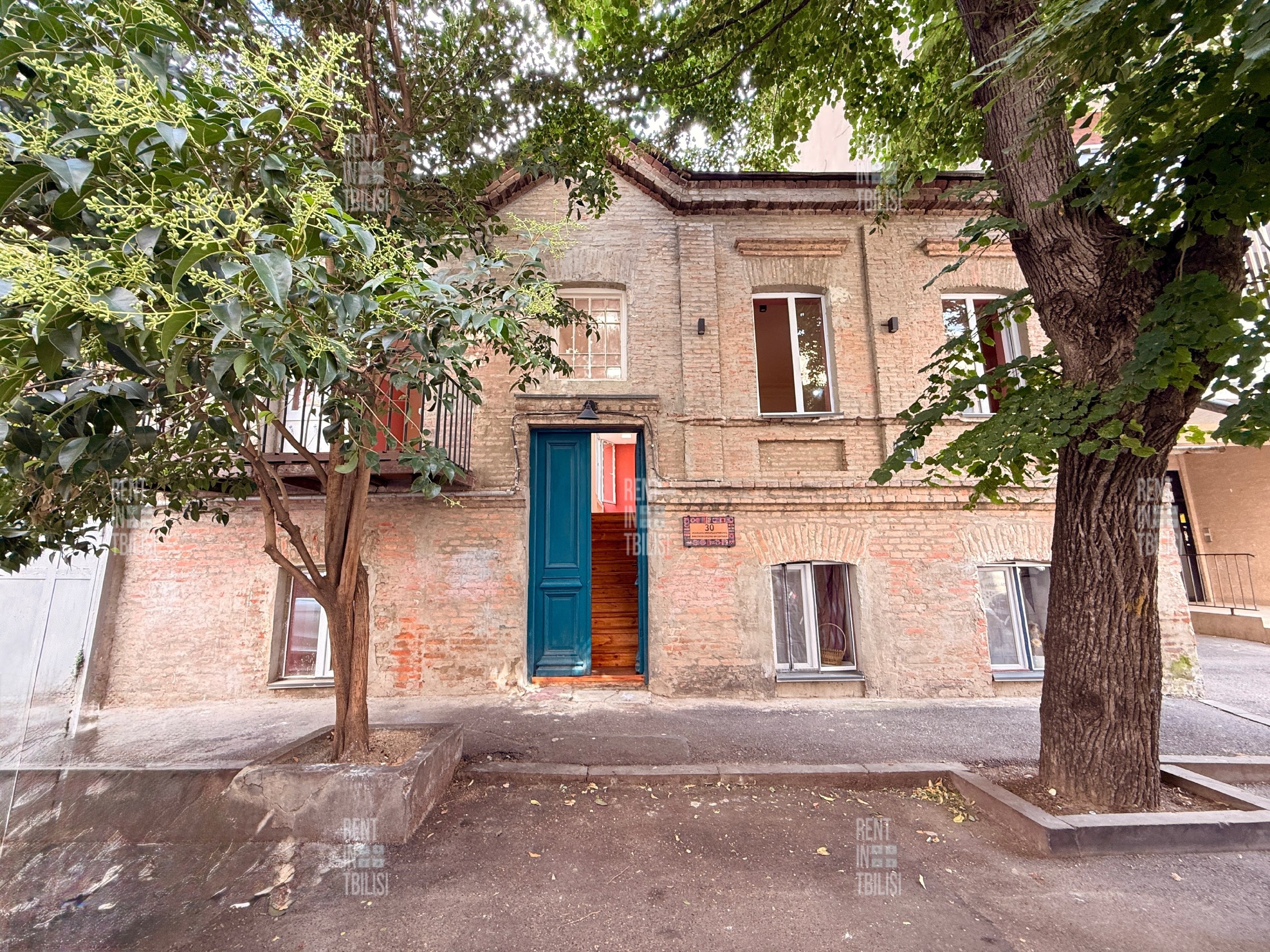 30 Anastasia Eristav-Khoshtaria St